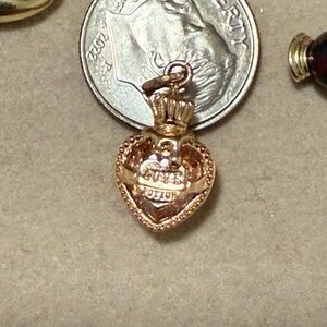 QPOT HARRY POTTER LOVE POTION PENDANT